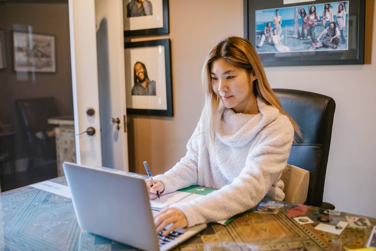 Como fazer parceria com grandes empresas e oferecer os seus serviços na internet