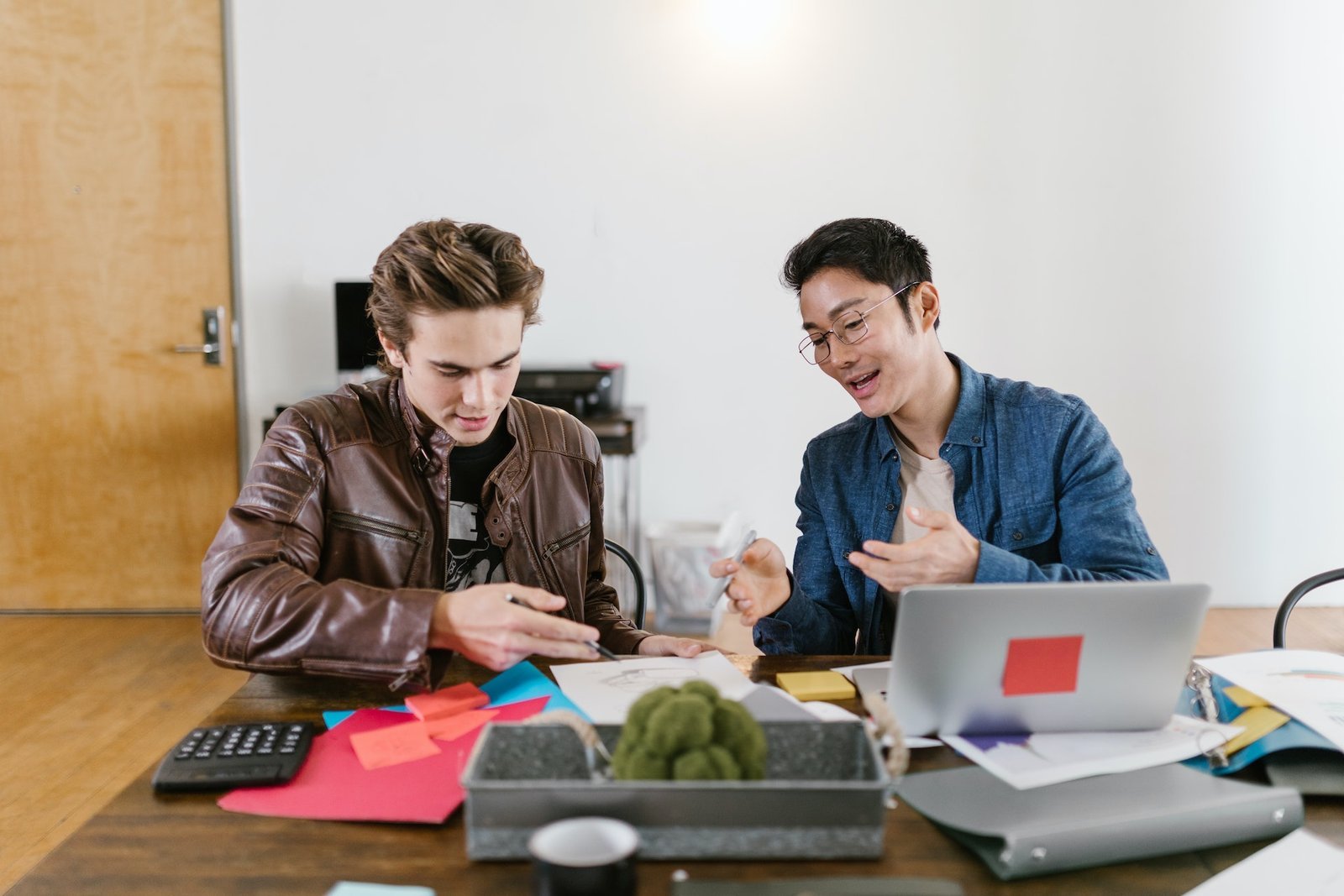 Jovens empreendedores: 3 ideias para começar a empreender em casa