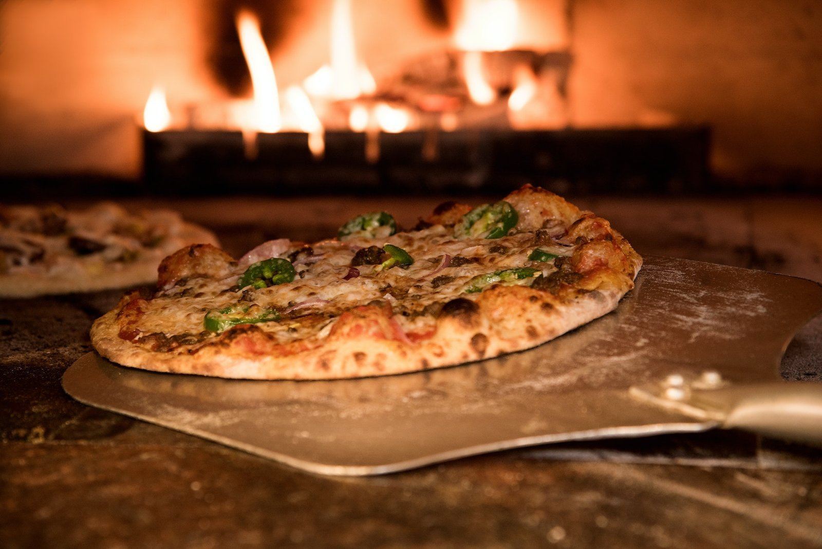 Nomes de pizzaria: 8 ideias criativas e estratégias de marketing digital