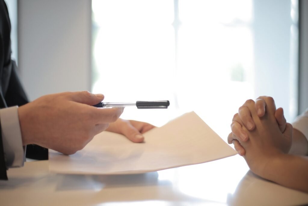 Como o seguro de responsabilidade protege sua empresa de possíveis demandas legais