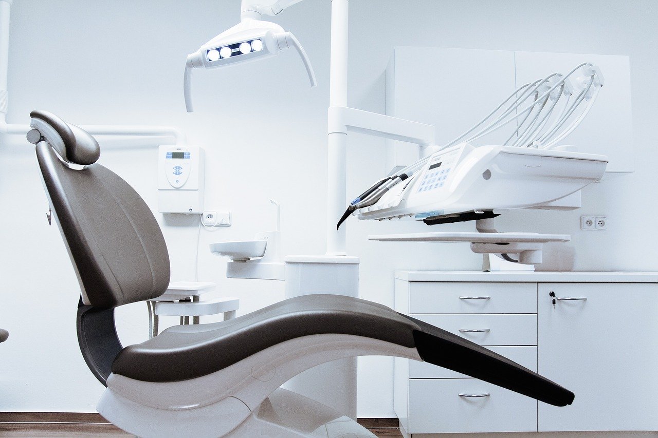 Requisitos essenciais para montar a própria clínica de odontologia